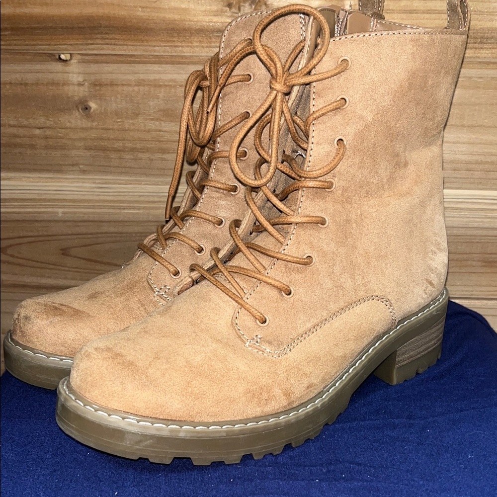 Universal Thread Tan Suede Lace-Up Ankle Boots size 8.5